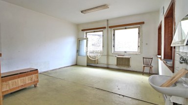 Nabízíme k prodeji výrobně-administrativní areál bývalých dílen v Ledči nad Sázavou