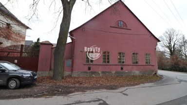 Prodej komerčního objektu a rodinného domu v Brtnici nedaleko krajského města Jihlavy.