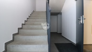 Pronájem komerční budovy s administrativními prostory a ateliéry v Jihlavě u nájezdu na D1