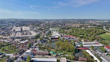 Pronájem komerční budovy s administrativními prostory a ateliéry v Jihlavě u nájezdu na D1