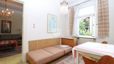Prodej výjimečného rodinného domu se zahrádkou o 4 podlažích v Jihlavě, Štefánikovo náměstí