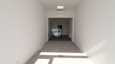 Pronájem části komerční budovy s administrativními prostory a ateliéry v Jihlavě u nájezdu na D1