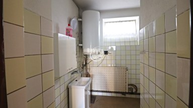 Prodej domu s uzavřeným dvorem a novou střechou v obci Budkov