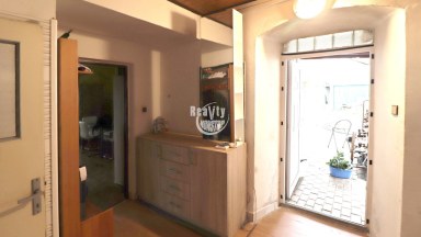 Prodej domu s uzavřeným dvorem a novou střechou v obci Budkov