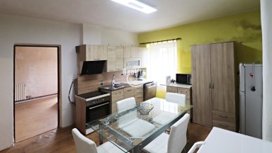 Prodej domu s uzavřeným dvorem a novou střechou v obci Budkov
