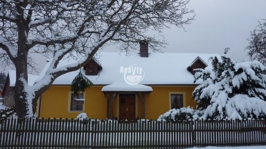 Prodej krásného rodinného domu s navazujícím rozsáhlým pozemkem