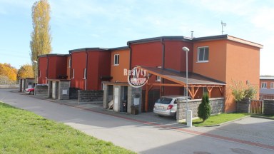 Nabízíme k prodeji řadový rodinný dům 4+kk v Jindřichově Hradci (Otín)