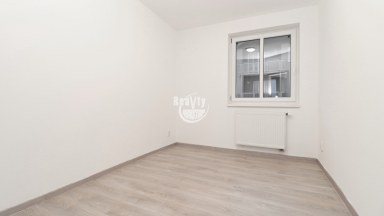 Nabízíme k prodeji řadový rodinný dům 4+kk v Jindřichově Hradci (Otín)