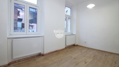 Nabízíme k prodeji kompletně zrekonstruovaný byt 2+1 v ulici Palackého v Jihlavě.
