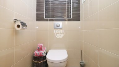 Prodej samostatného zánovního rodinného domu 3+KK, Kačlehy, nedaleko Jindřichova Hradce