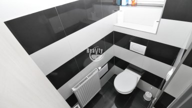 Nabízíme k pronájmu zděný velkometrážní byt 2+1 poblíž centra Jihlavy, Mahlerova ulice