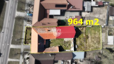 Rodinný dům s uzavřeným dvorem a prostornou zahradou, Chvalovice u Znojma