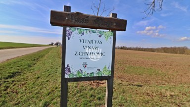 Rodinný dům s uzavřeným dvorem a prostornou zahradou, Chvalovice u Znojma