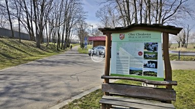 Rodinný dům s uzavřeným dvorem a prostornou zahradou, Chvalovice u Znojma