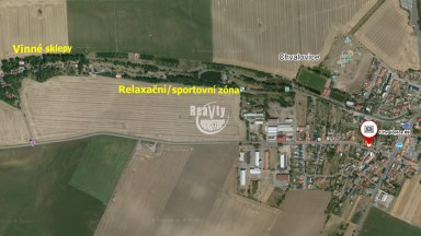 Rodinný dům s uzavřeným dvorem a prostornou zahradou, Chvalovice u Znojma