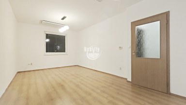 Nabízíme k pronájmu zděný byt 2+kk v ulici Buková v Jihlavě