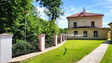 Pronájem bytu 1+1 s výhledem na ZOO, sklepem a parkovacím stáním