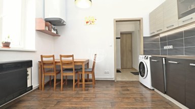 Pronájem prostorného bytu 1+1 s parkovacím místem v Jihlavě, Březinovy sady.