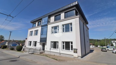 Pronájem ateliéru 1+kk komerční budovy s administrativními prostory v Jihlavě u nájezdu na D1