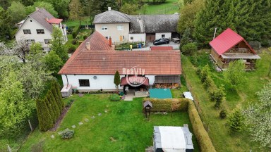 Prodej rodinného domu / chalupy s kouzelnou zahradou – Krasoňov u Humpolce
