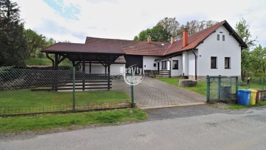 Prodej rodinného domu / chalupy s kouzelnou zahradou – Krasoňov u Humpolce