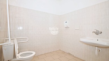 Nabízíme k pronájmu reprezentativní kancelářské prostory s možností parkování v centru města Jihlavy
