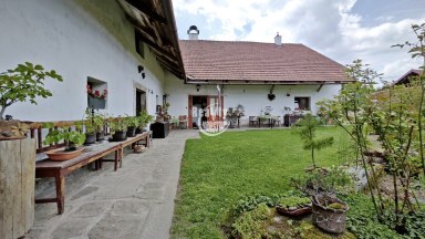 Prodej bývalé zemědělské usedlosti v obci Budeč