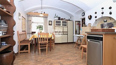Prodej bývalé zemědělské usedlosti v obci Budeč