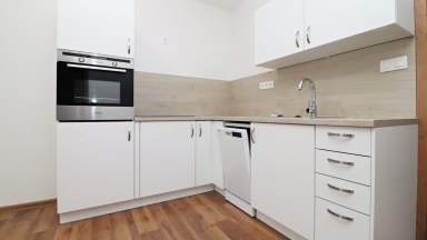 Nabízíme pronájem zánovního zděného bytu 2+kk s balkónem a garážovým stáním, Lužická, Jihlava