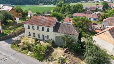 Prodej rodinného domu s kouzelným sklepem a obřím potenciálem – Mramotice u Znojma