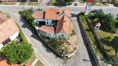 Prodej rodinného domu s kouzelným sklepem a obřím potenciálem – Mramotice u Znojma