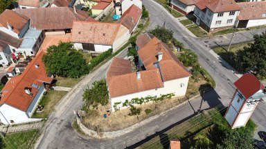 Prodej rodinného domu s kouzelným sklepem a obřím potenciálem – Mramotice u Znojma
