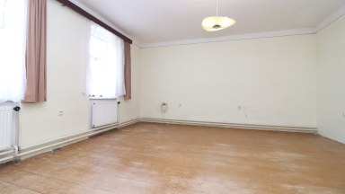 Prodej rodinného domu s kouzelným sklepem a obřím potenciálem – Mramotice u Znojma