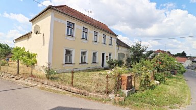 Prodej rodinného domu s kouzelným sklepem a obřím potenciálem – Mramotice u Znojma
