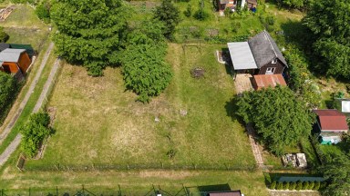 Oáza klidu s výhledem na město: Zahrada 482 m² kousek od centra Jihlavy