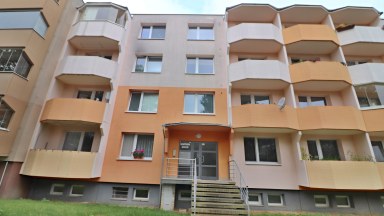 Nabízíme k pronájmu panelový byt 1+1 ve vyhledávané lokalitě města Jihlavy, ulice Slavíčkova