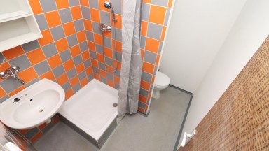 Nabízíme k pronájmu panelový byt 1+1 ve vyhledávané lokalitě města Jihlavy, ulice Slavíčkova