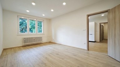 Nabízíme k pronájmu panelový zrekonstruovaný byt 3+kk nedaleko centra Jihlavy, ulice U Hřbitova