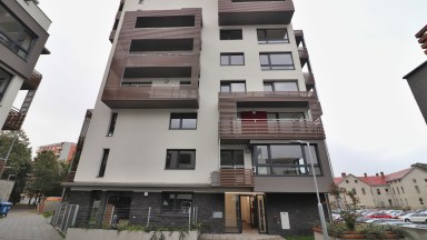 Nabízíme pronájem zánovního zděného bytu 2+kk s balkónem a parkovacím stáním u centra Jihlavy