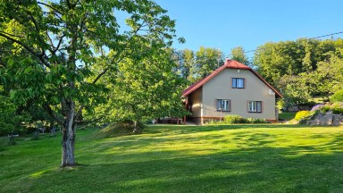 Pronájem části domu – útulného mezonetového bytu 2+1 v srdci CHKO Vysočina  - Podlesí u Sněžného