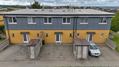 Prodej prostorného řadového rodinného domu 5+kk se zahrádkou a parkováním – Jihlava, Stará cesta
