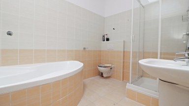 Prodej prostorného řadového rodinného domu 5+kk se zahrádkou a parkováním – Jihlava, Stará cesta
