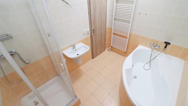 Prodej prostorného řadového rodinného domu 5+kk se zahrádkou a parkováním – Jihlava, Stará cesta