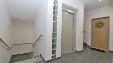 Nabízíme pronájem zánovního zděného bytu 2+kk s lodžií, Hruškové Dvory, Jihlava