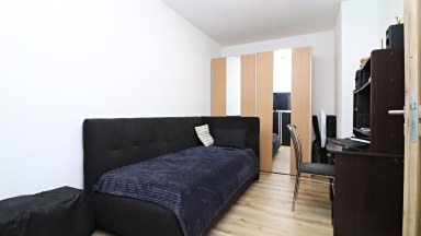 Moderní a úsporný byt 1+1 (25,9 m²) s balkónem a sklepem – Jihlava, Královský vršek